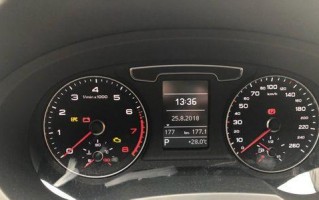 奥迪q3倒车镜转向灯一直亮怎么办？如何解决？