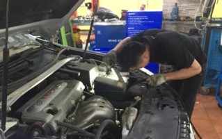 自动挡车变速箱油多久更换一次？更换时应注意哪些问题？