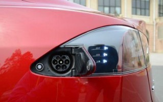 特斯拉为何没有后视镜转向灯功能（探讨特斯拉未加入后视镜转向灯功能的原因及其潜在影响）