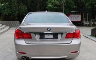 宝马7系后轮转向灯的功能与优势（提升行车安全）