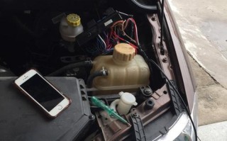 五菱宏光后雾灯和转向灯同时亮起是什么原因？如何解决？