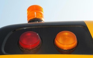 东风超龙外箱体转向灯如何更换？常见问题有哪些？