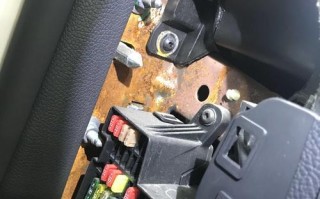 大众高尔夫6转向灯更换教程（解决大众高尔夫6转向灯坏掉的问题）
