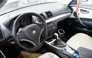 宝马3系打转向灯亮双闪的原因及解决方法（宝马3系转向灯异常闪烁）