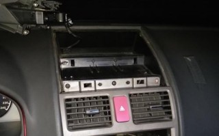 吉利帝豪ec718前转向灯更换方法？需要哪些工具？