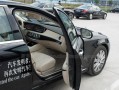 奔驰s400四驱版是否配备后轮转向灯？