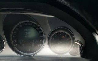 奔驰E300转向灯故障解析（探究奔驰E300转向灯不亮的原因与解决方法）