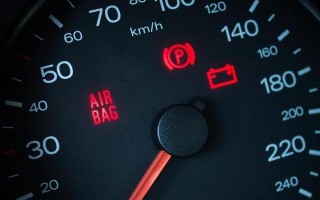 奥迪熄火后转向灯仍然亮起？这是为什么？