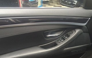 宝马5系转向灯卤素灯泡更换方法是什么？常见问题有哪些？