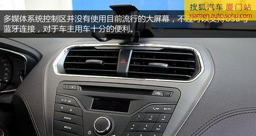 福特福睿斯右转向灯的更换方法（轻松学会更换福特福睿斯右转向灯的步骤）-第2张图片-驰速用车