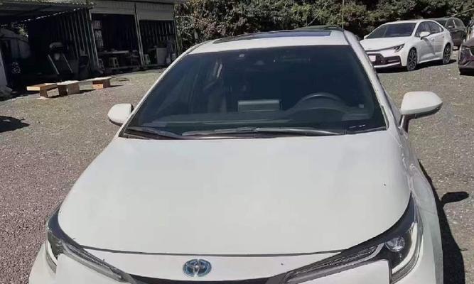 丰田雷凌双擎刹车灯泡型号是什么？如何更换？-第1张图片-驰速用车