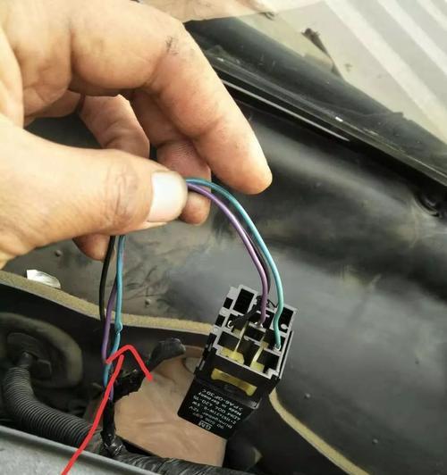 福建奔驰转向灯保险丝位置查询？如何更换？-第1张图片-驰速用车