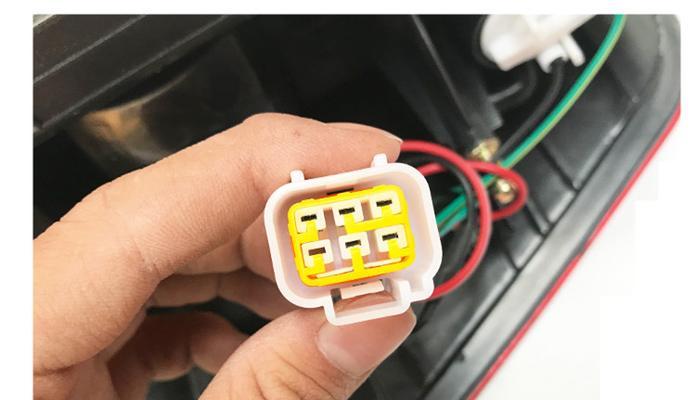 五菱之光侧面转向灯更换灯泡步骤是什么？需要多长时间？-第2张图片-驰速用车