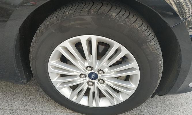 福特金牛座变速箱油多久更换一次？常见问题解答-第2张图片-驰速用车