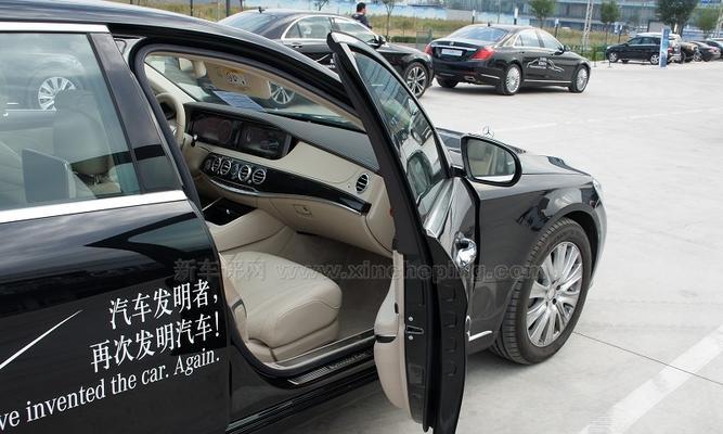 奔驰s400四驱版是否配备后轮转向灯？-第1张图片-驰速用车