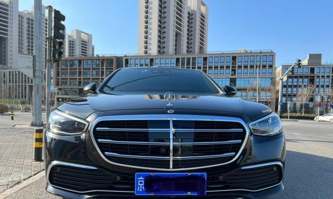 奔驰s400四驱版是否配备后轮转向灯？-第3张图片-驰速用车