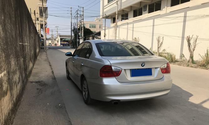宝马3系左前转向灯失效问题解决方案（快速修复您宝马3系左前转向灯的问题）-第1张图片-驰速用车