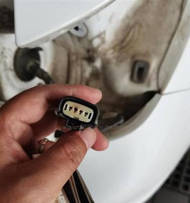 别克后车转向灯拆开方法解析（解密别克后车转向灯的拆卸过程及注意事项）-第1张图片-驰速用车