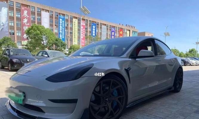 特斯拉改荧光绿刹车灯（亮眼颜色）-第1张图片-驰速用车