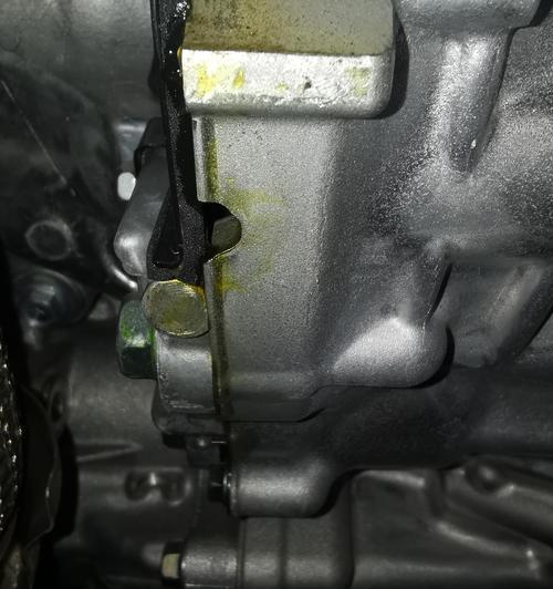 变速箱油过量的症状及处理方法（多余变速箱油导致的问题及解决方案）-第2张图片-驰速用车