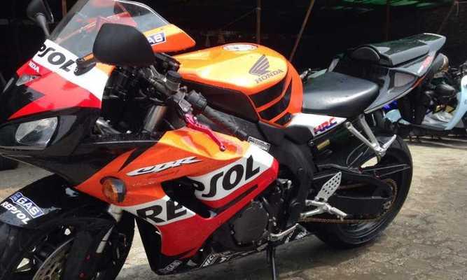 本田CBR1000后转向灯常亮的原因及解决方法（探究CBR1000后转向灯亮的问题及解决方案）-第2张图片-驰速用车
