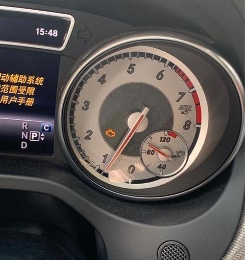 奔驰仪表转向灯闪烁问题解析（奔驰转向灯闪烁的原因及解决方法）-第1张图片-驰速用车