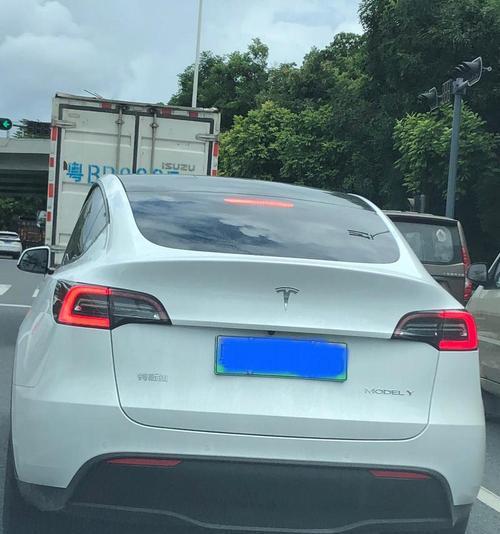 新款特斯拉刹车灯拆卸方法是什么？拆卸过程中需要注意哪些问题？-第2张图片-驰速用车