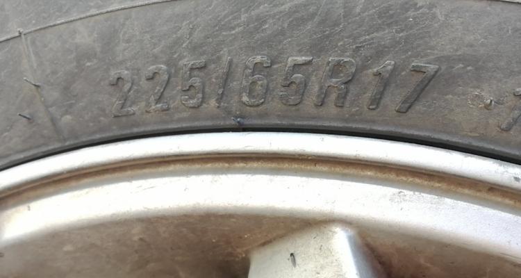比亚迪m6轮胎尺寸是多少？如何选择合适的轮胎？-第1张图片-驰速用车