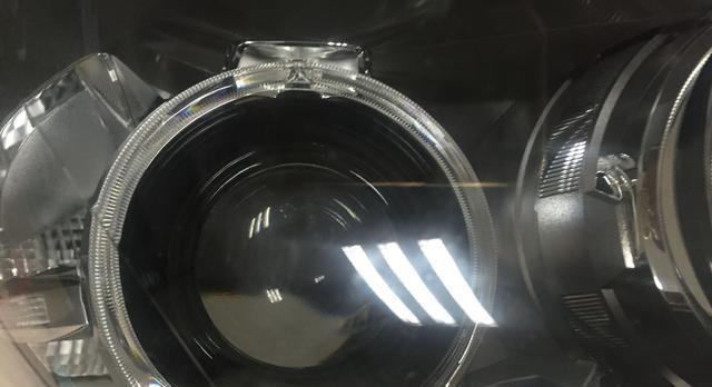 宝马F18后视镜转向灯条的拆装及维修方法（了解拆装宝马F18后视镜转向灯条的步骤和注意事项）-第2张图片-驰速用车