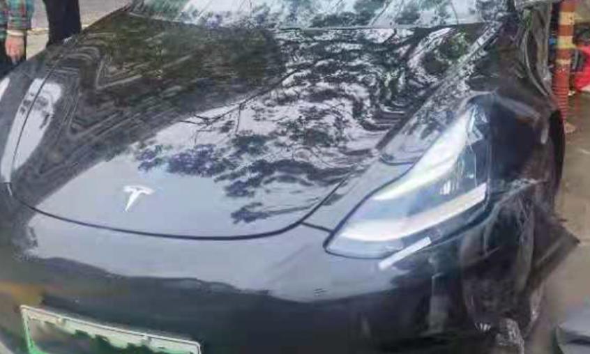 特斯拉Model3事故后档位不显示，存在安全隐患（特斯拉Model3的档位显示故障引发用户担忧）-第2张图片-驰速用车