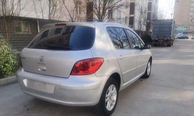 2011款标致307参数两厢（揭秘2011款标致307参数两厢的卓越性能和精致设计）-第3张图片-驰速用车