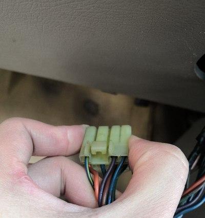 起亚k2双闪转向灯不亮，问题分析与解决方案（起亚k2双闪转向灯故障排查及修复方法）-第2张图片-驰速用车