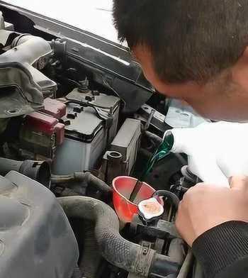 日产cvt变速箱油多久更换一次？更换时应注意哪些问题？-第1张图片-驰速用车