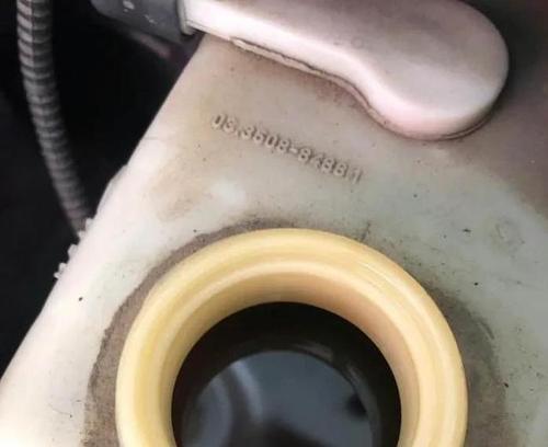 宝马1系刹车油更换的时间及注意事项（保持安全行驶）-第1张图片-驰速用车