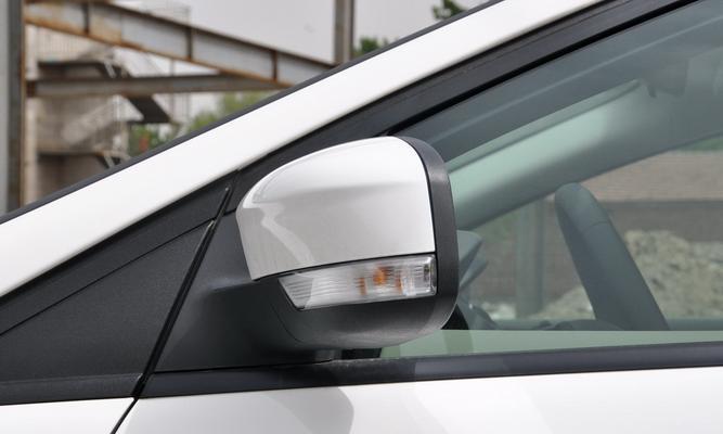 福特转向灯一边全部不亮的原因及解决方法（深入分析福特转向灯不亮的常见问题及处理技巧）-第2张图片-驰速用车