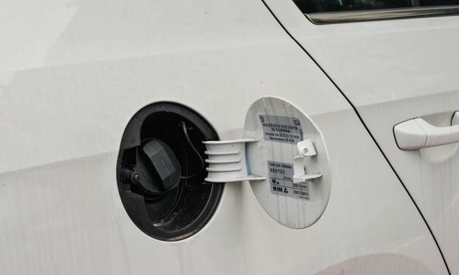 大众朗逸右转向灯故障灯亮的原因及解决方法（探究大众朗逸右转向灯故障灯亮的根本原因）-第2张图片-驰速用车