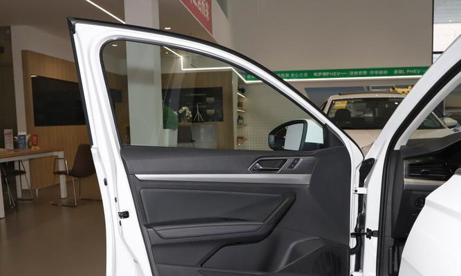 大众朗逸右转向灯故障灯亮的原因及解决方法（探究大众朗逸右转向灯故障灯亮的根本原因）-第1张图片-驰速用车