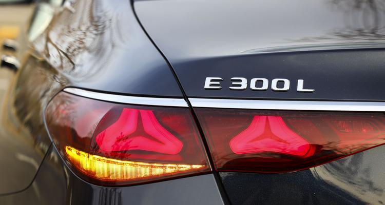 奔驰车转向灯模块故障灯亮了怎么办？如何快速解决？-第1张图片-驰速用车