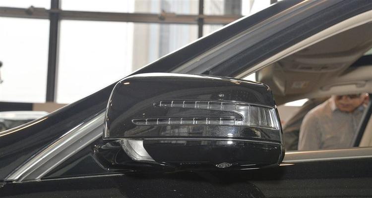 奔驰E转向灯后侧按钮解析（探索奔驰E转向灯后侧按钮的功能和设计原理）-第3张图片-驰速用车