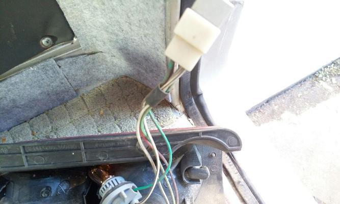 五菱货车转向灯灯泡更换方法？需要多长时间？-第3张图片-驰速用车