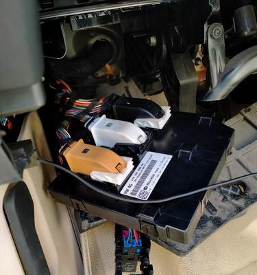 揭秘五菱之光转向灯主线寻找之谜（五菱之光转向灯主线的神秘踪迹及解谜关键）-第1张图片-驰速用车