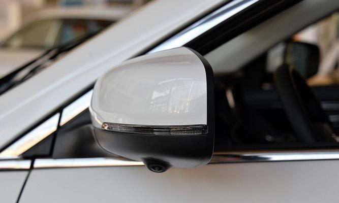 东风风神h30后视镜转向灯拆装方法是什么？拆装过程中需要注意哪些问题？-第1张图片-驰速用车