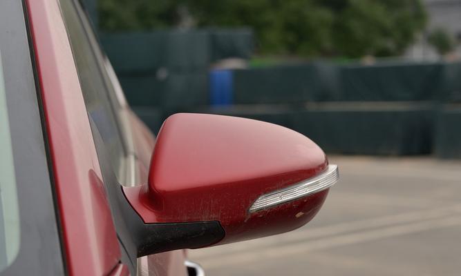 东风风神h30后视镜转向灯拆装方法是什么？拆装过程中需要注意哪些问题？-第2张图片-驰速用车