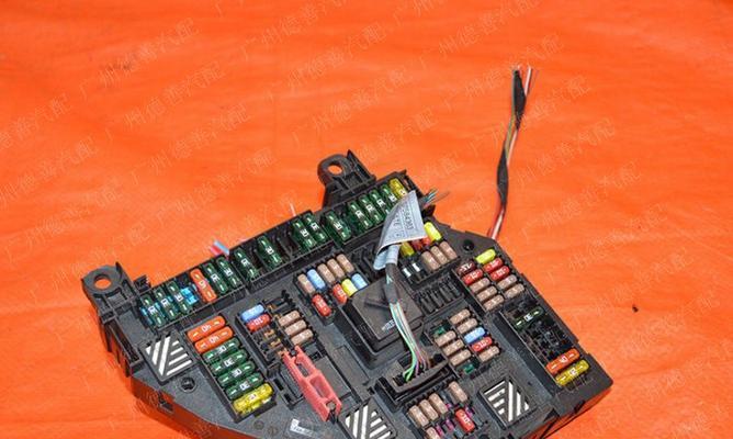 荣威i5左转向灯保险丝位置？如何更换？-第2张图片-驰速用车