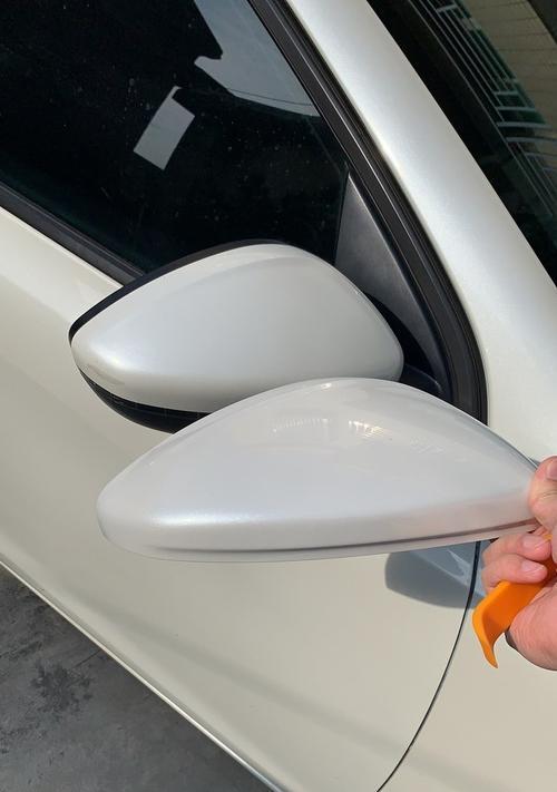 标致508反光镜转向灯拆卸教程（一步步教你如何拆卸标致508反光镜转向灯）-第1张图片-驰速用车