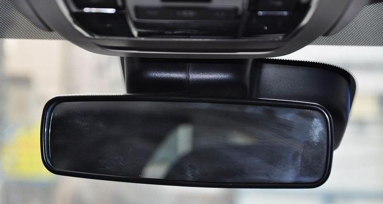 标致508反光镜转向灯拆卸教程（一步步教你如何拆卸标致508反光镜转向灯）-第3张图片-驰速用车